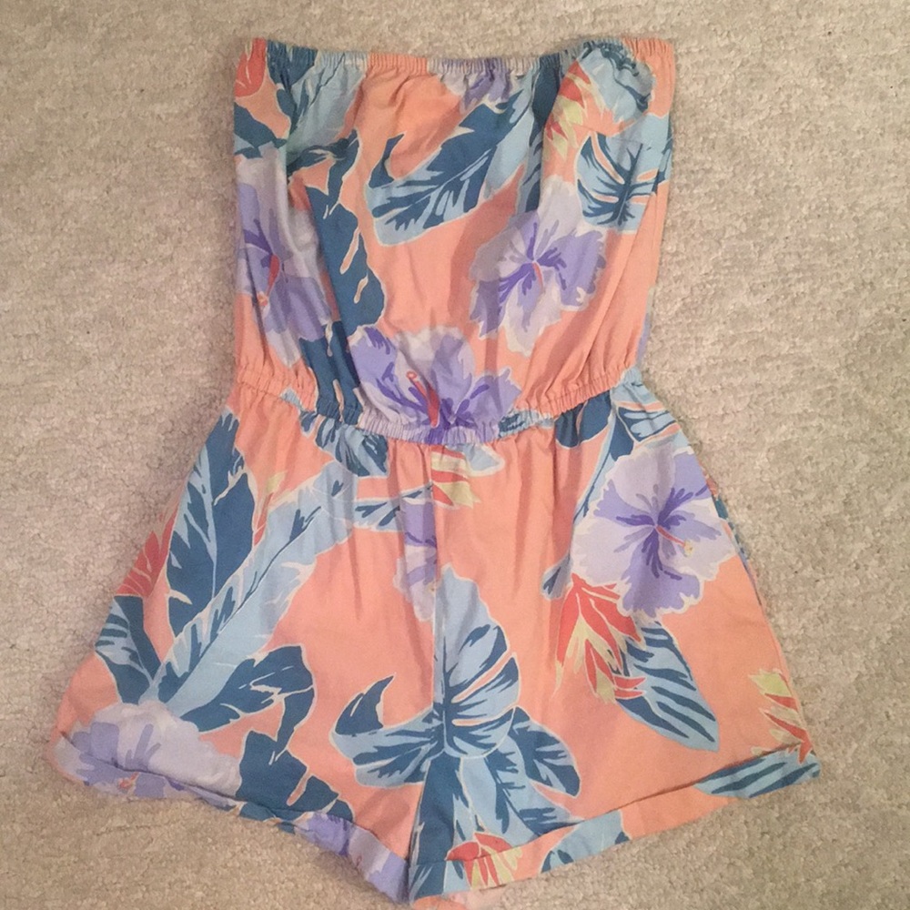NWOT UO Kimchi Blue Hawaiian Print Romper